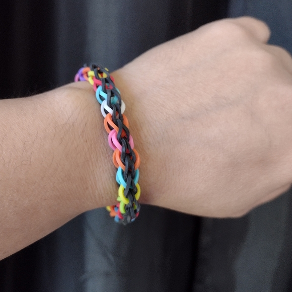 Fun Loom Bracelets - Picture 8 of 9